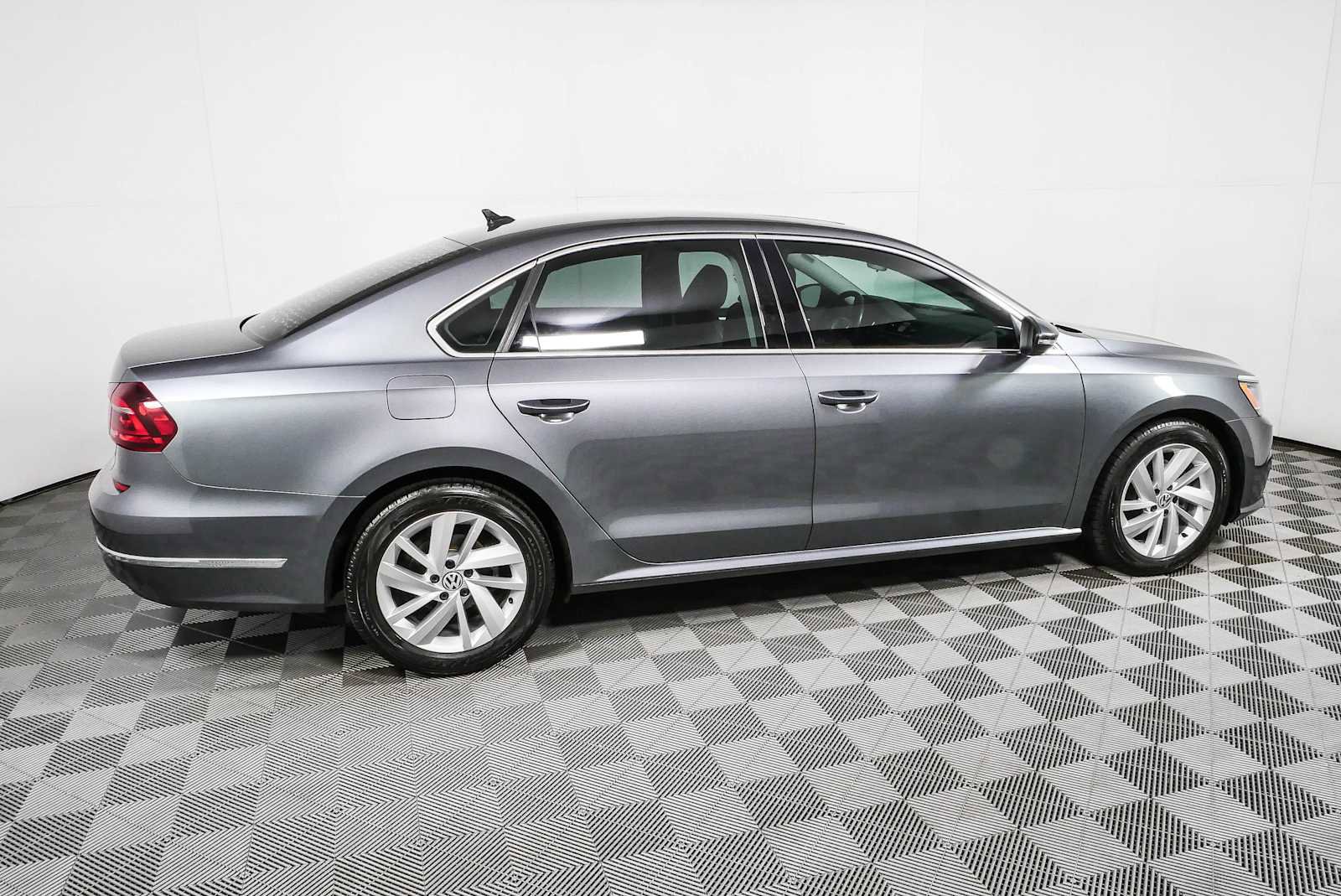 Used 2018 Volkswagen Passat 2.0T SE FWD video 2