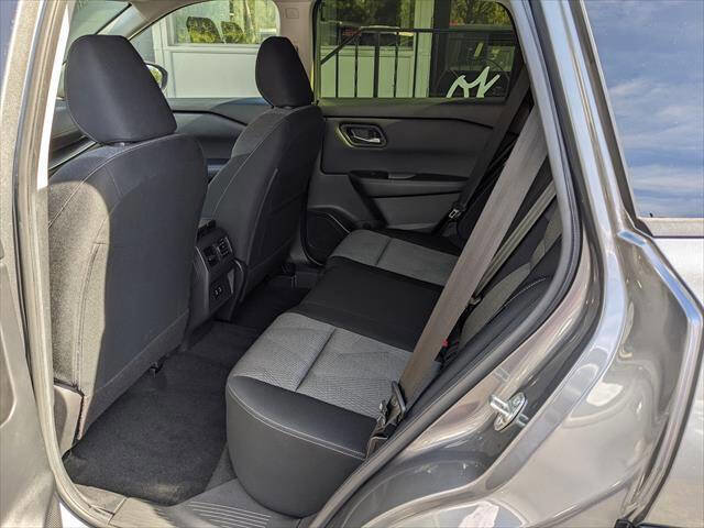 Used 2024 Nissan Rogue SV image 10