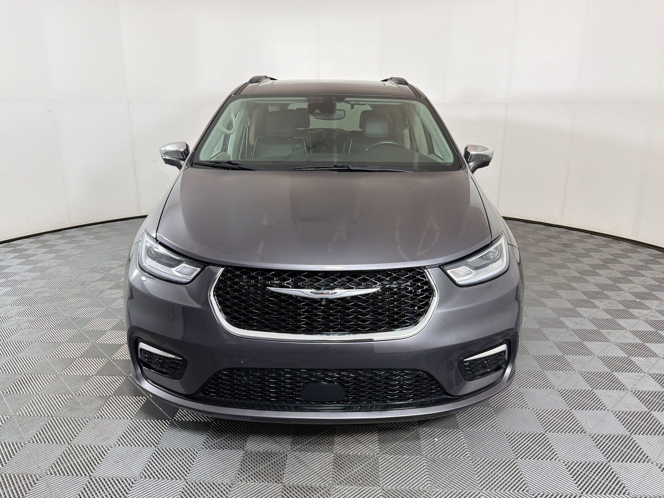 Used 2022 Chrysler Pacifica Limited FWD image 7