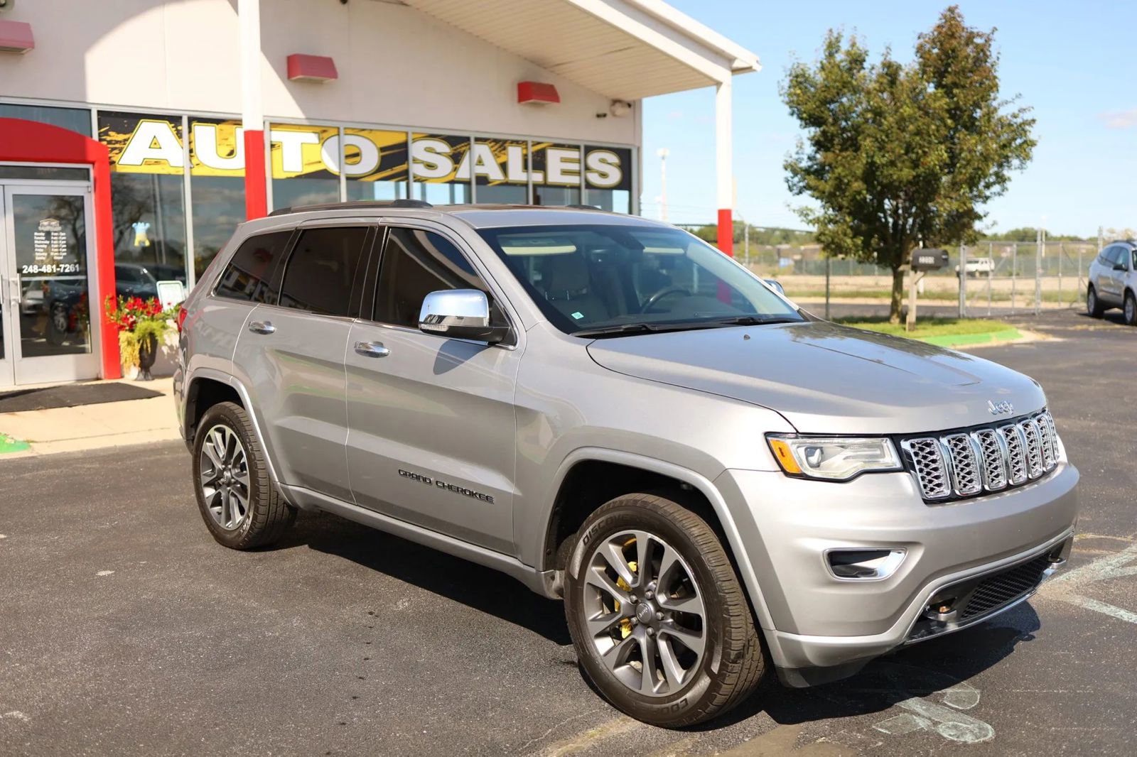 Used 2017 Jeep Grand Cherokee Overland image 3