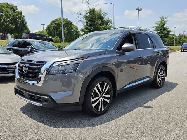 Used 2025 Nissan Pathfinder Platinum w/ Cargo Package FWD image 4