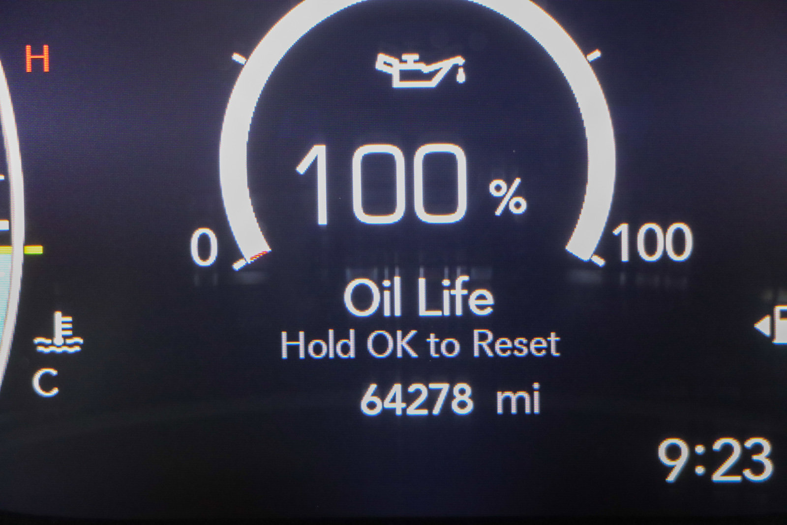 Used 2023 Chrysler Pacifica Touring-L image 16