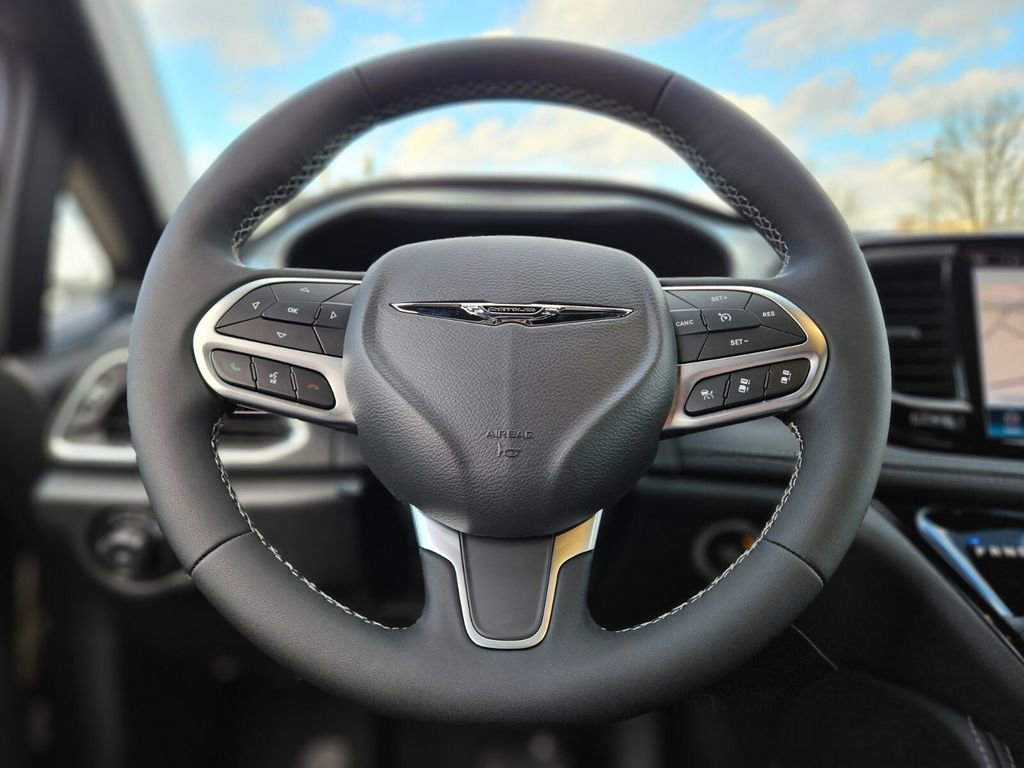 New 2026 Chrysler Pacifica Limited image 26