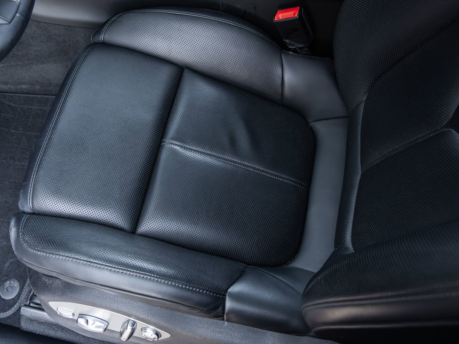 Certified 2024 Porsche Macan S image 28