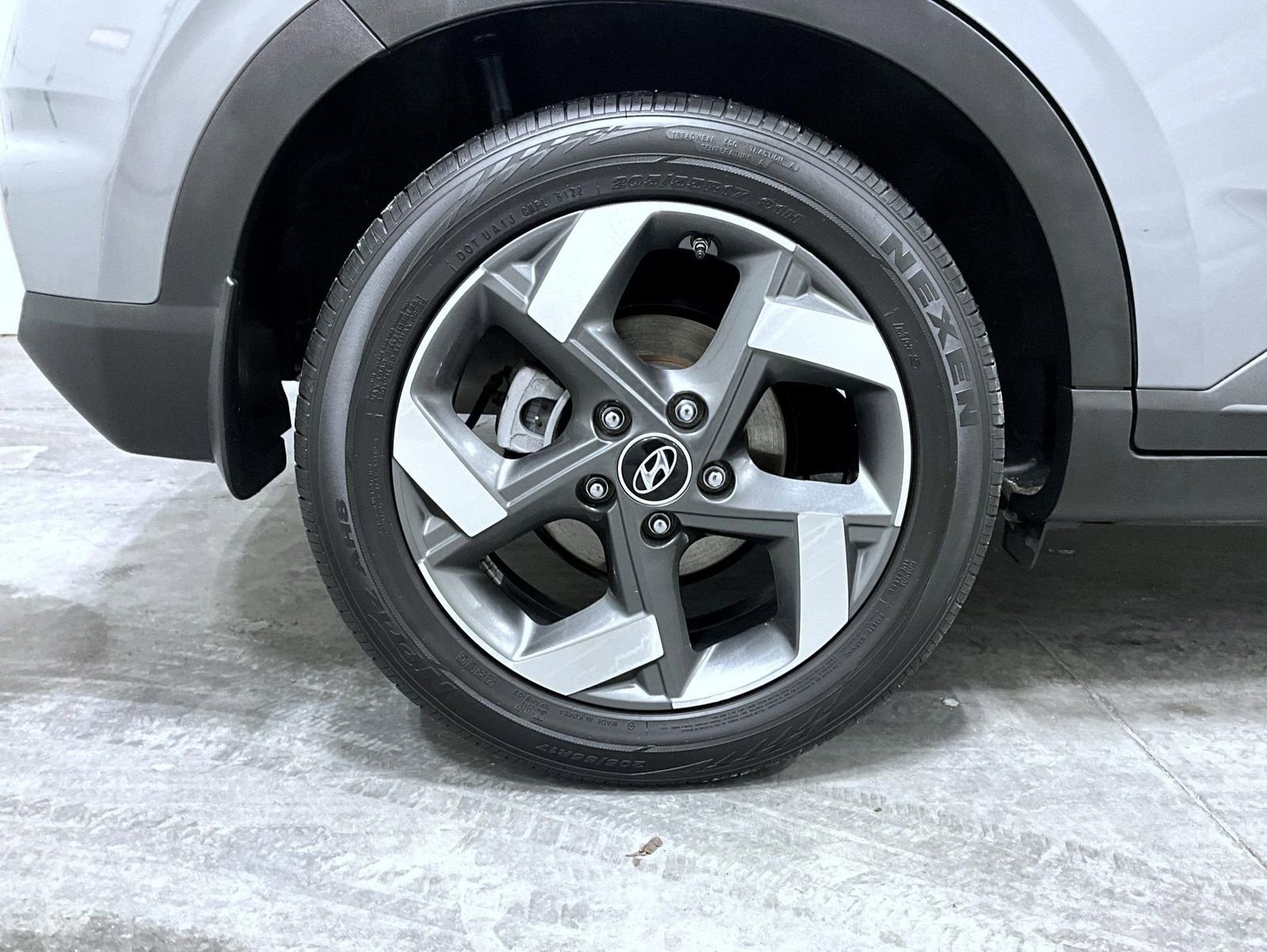 Used 2023 Hyundai Venue SEL image 22