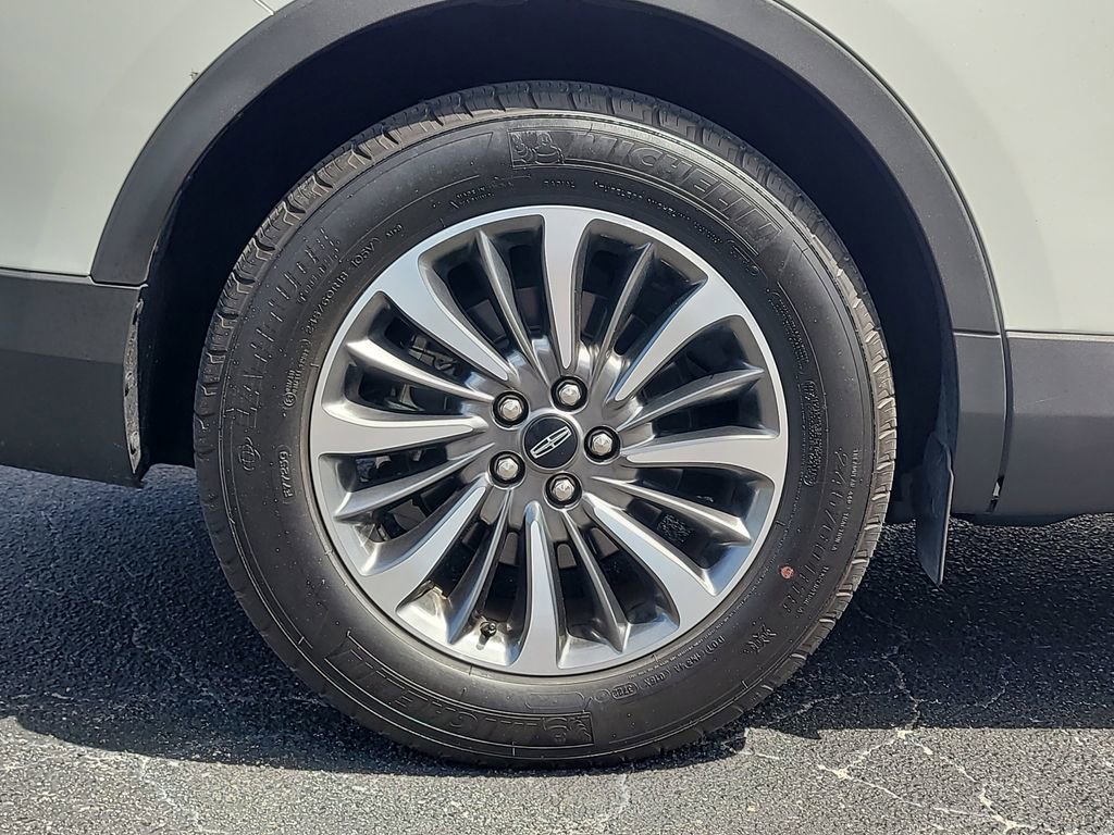 Used 2022 Lincoln Nautilus FWD w/ Premium Package image 5