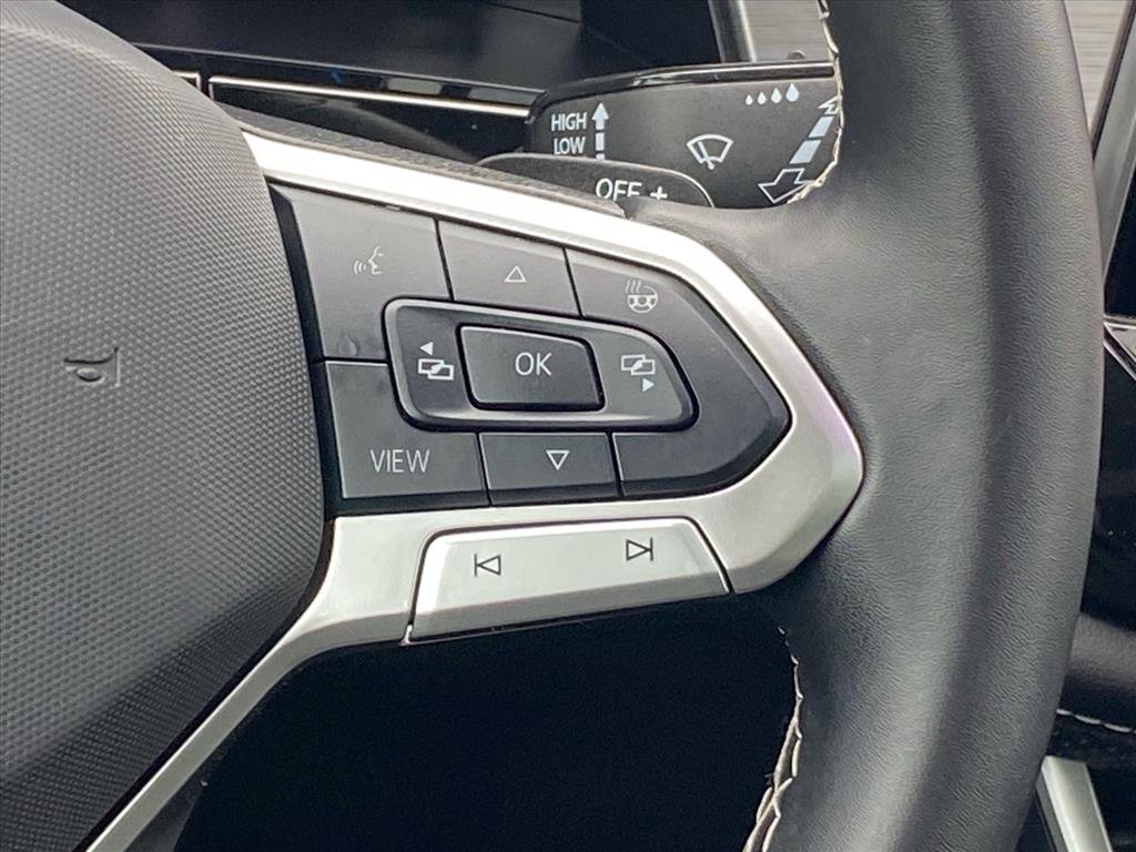 Certified 2024 Volkswagen Atlas Cross Sport SE w/ Panoramic Sunroof Package FWD image 9