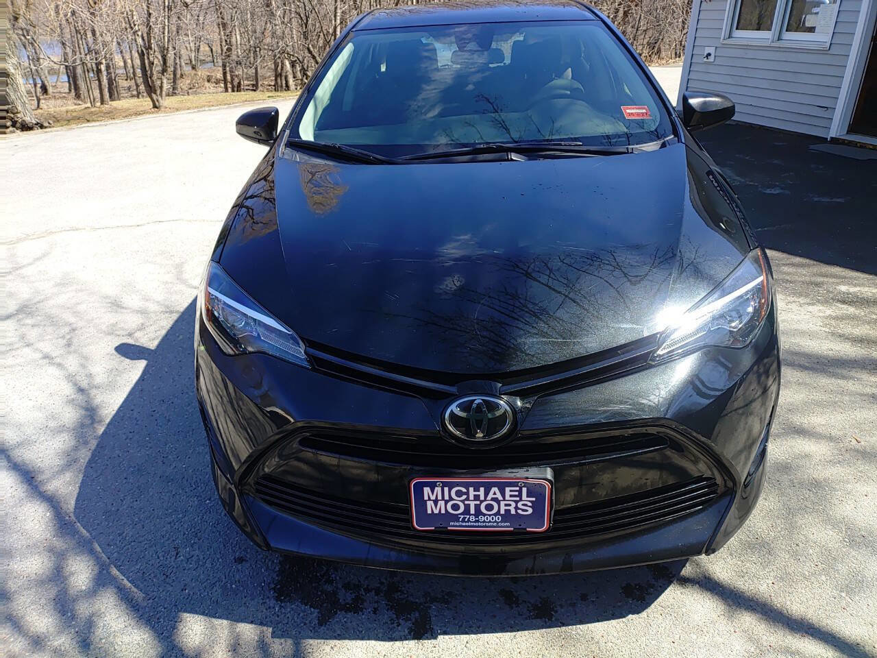 Used 2017 Toyota Corolla LE w/ Carpet Mat Package (TMS) FWD image 3