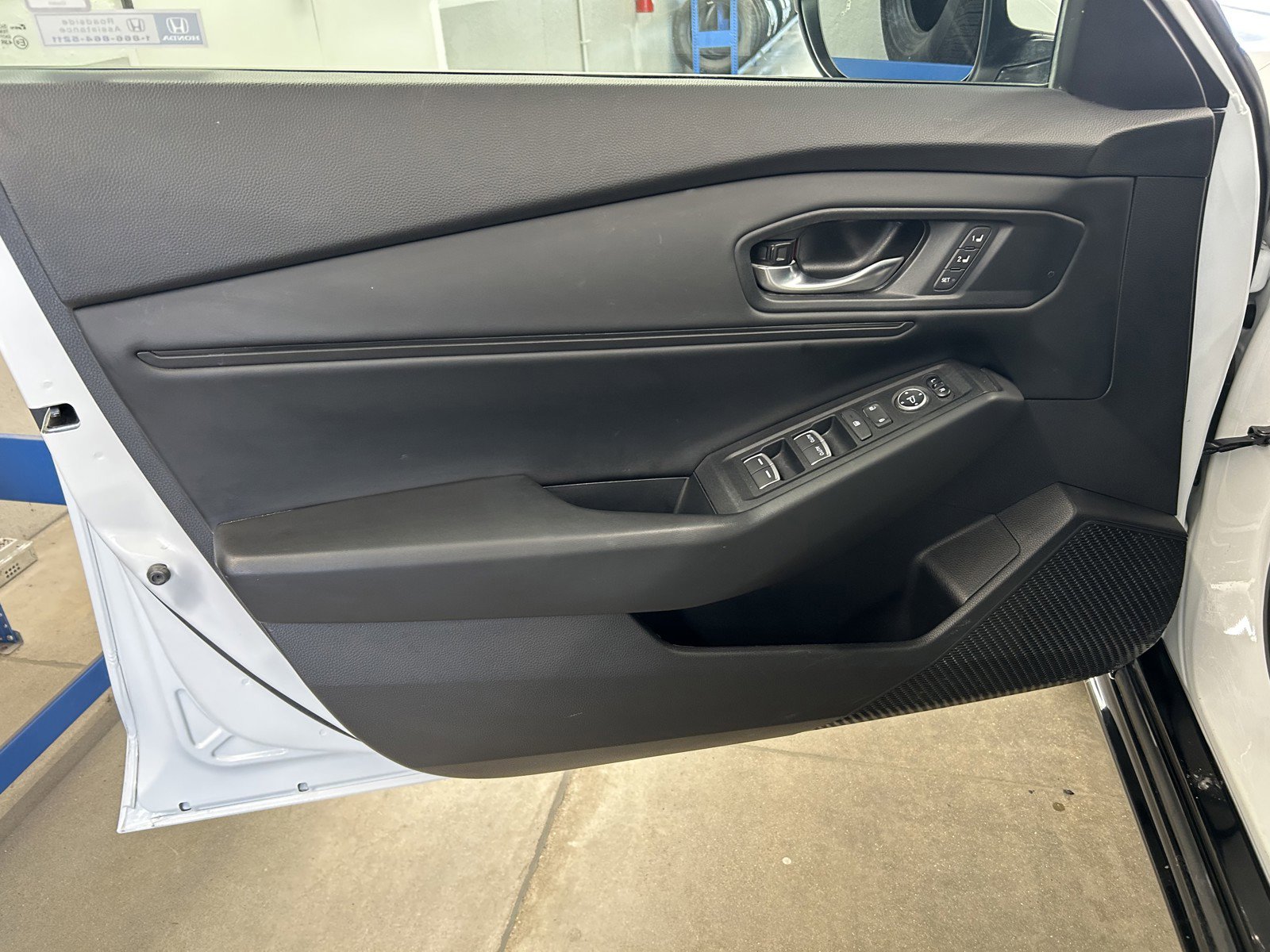 Used 2023 Honda Accord EX-L image 10