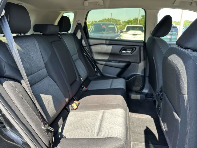 Used 2024 Nissan Rogue SV AWD/4WD image 12