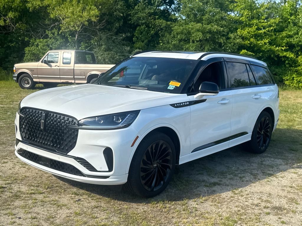 Used 2025 Lincoln Aviator Reserve w/ Equipment Group 201A AWD/4WD image 13