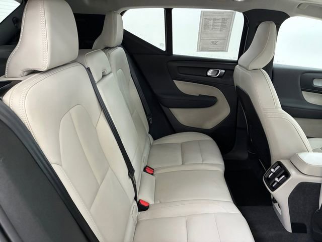 Used 2024 Volvo XC40 B5 Plus image 16