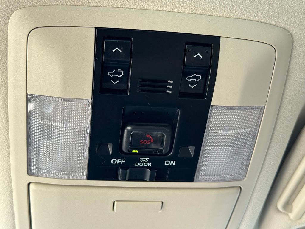 Used 2022 Lexus GX 460 Luxury w/ Accessory Package AWD/4WD image 33