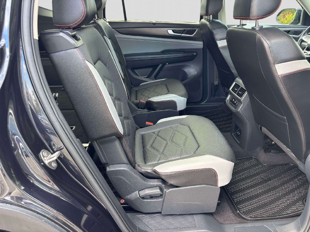 Certified 2024 Volkswagen Atlas Peak Edition SE AWD/4WD image 20