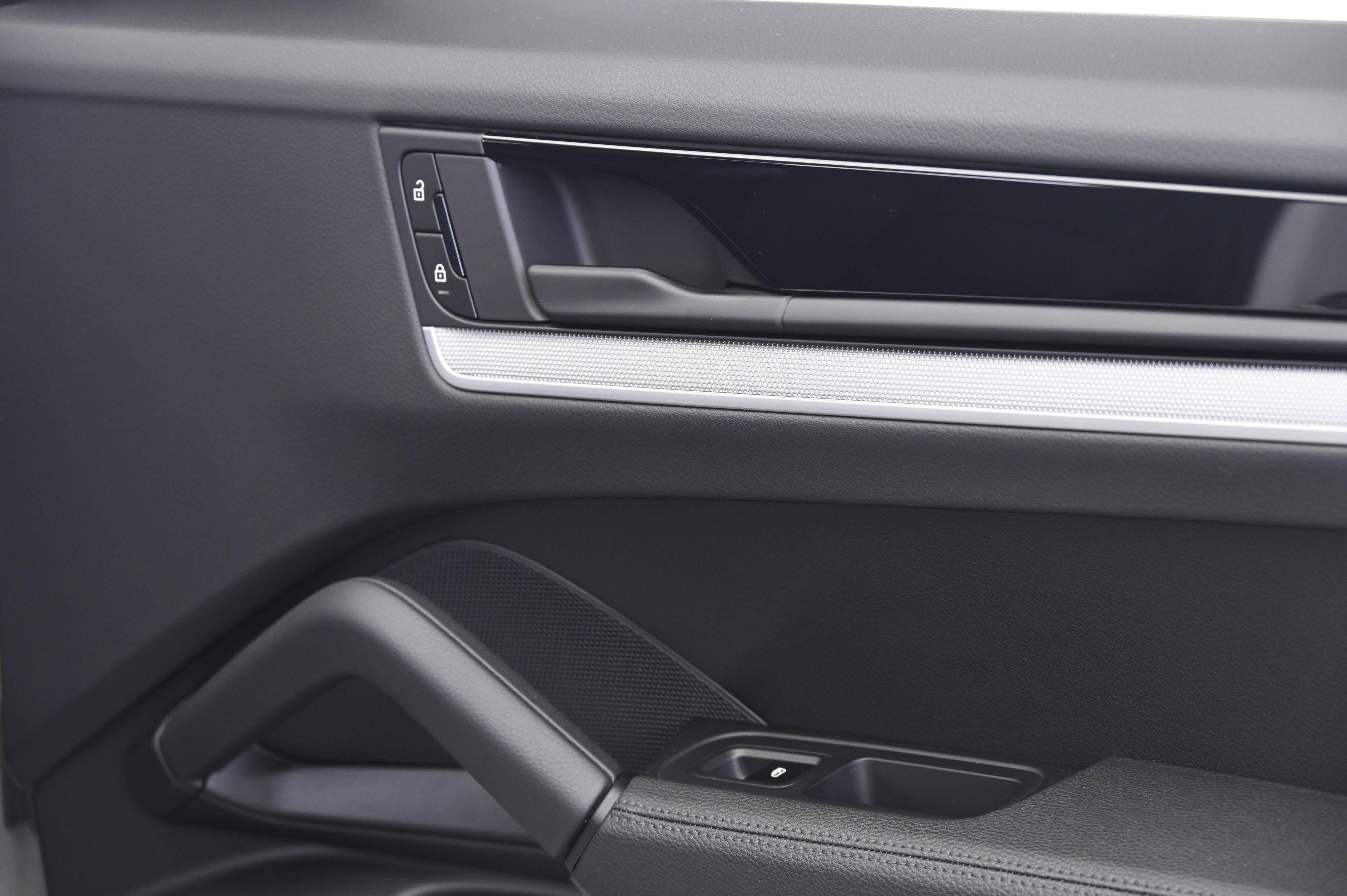 Certified 2025 Porsche Cayenne E-Hybrid image 21