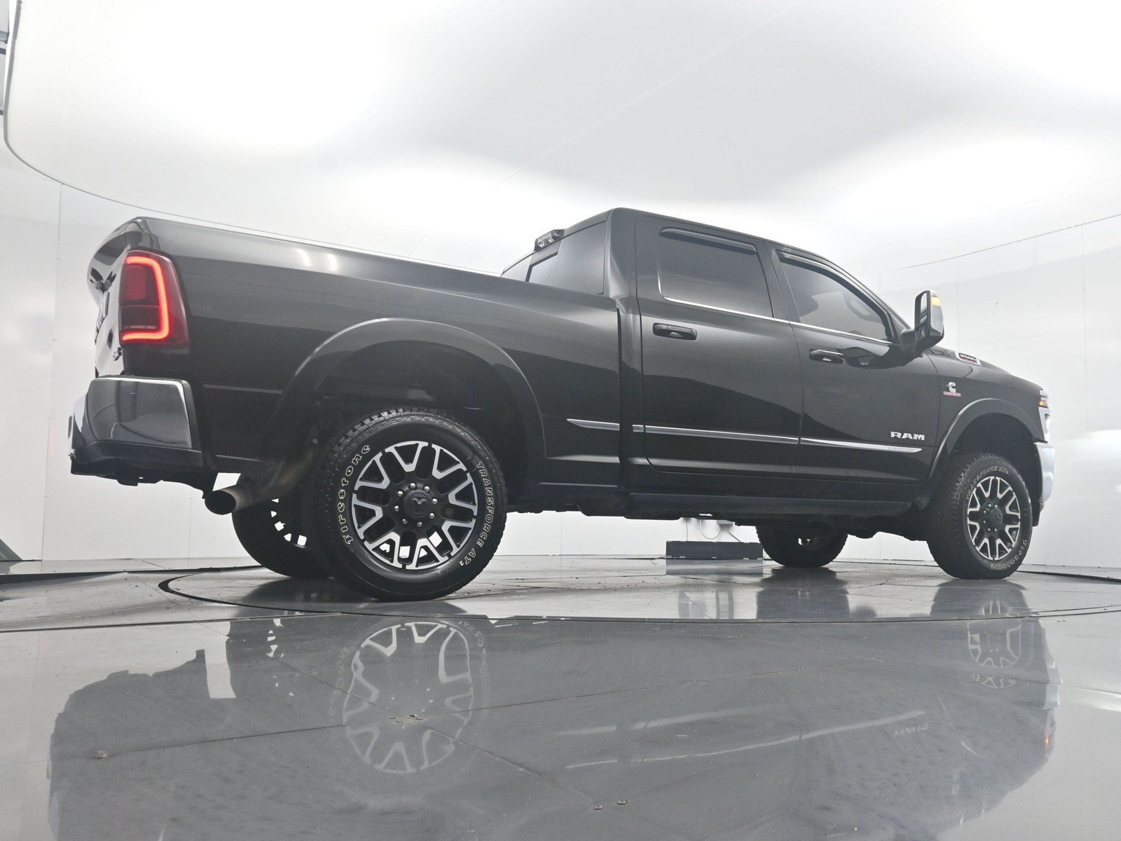 Used 2025 RAM 2500 Limited AWD/4WD image 28