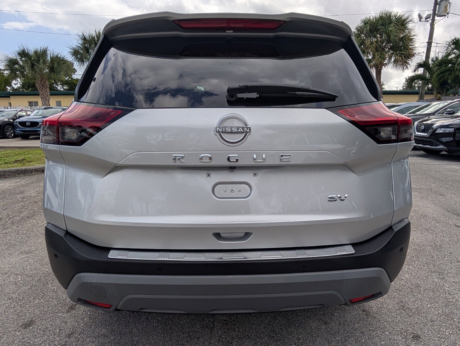 Used 2022 Nissan Rogue SV w/ SV Premium Package image 11