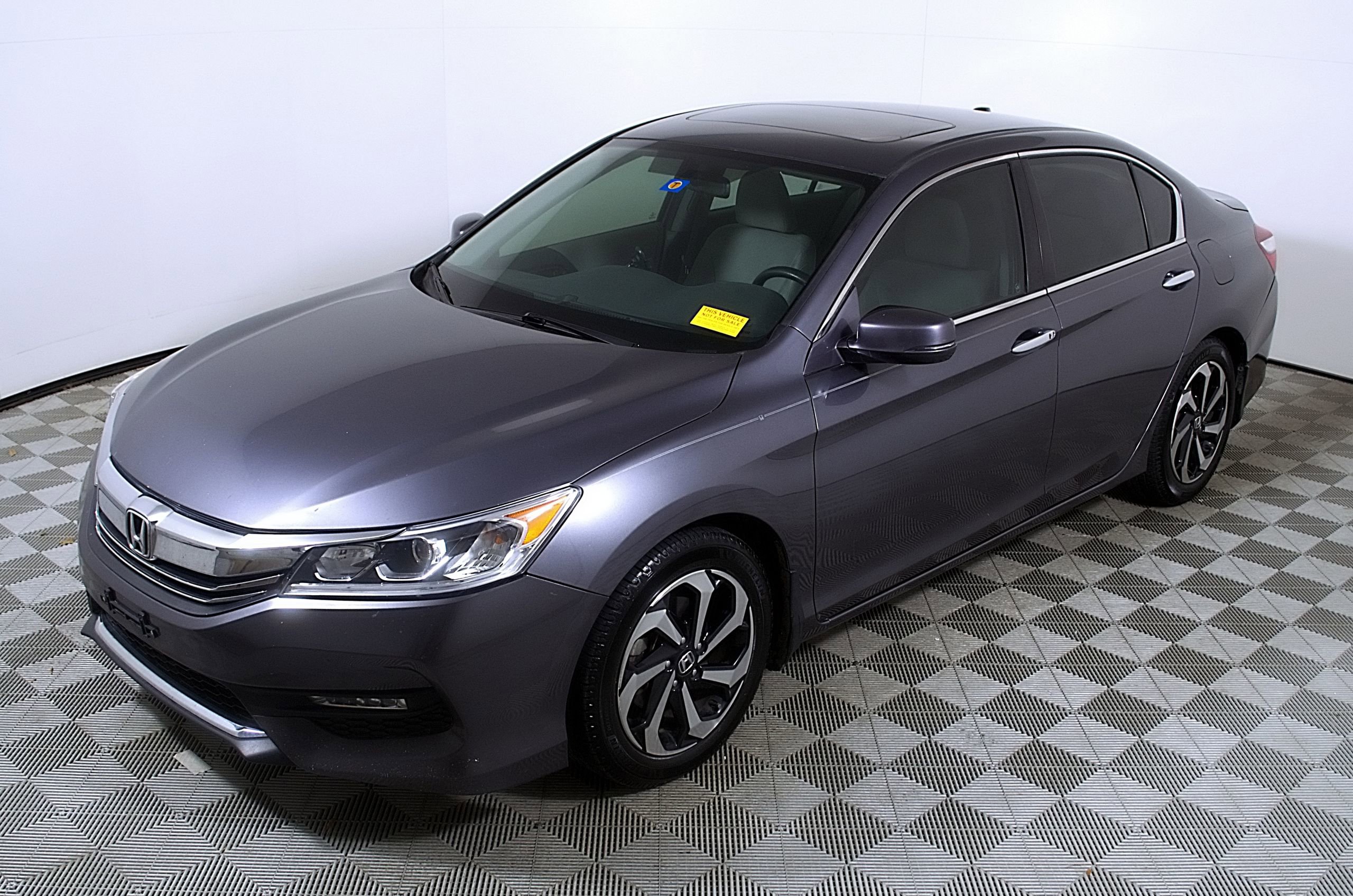Used 2017 Honda Accord EX image 3