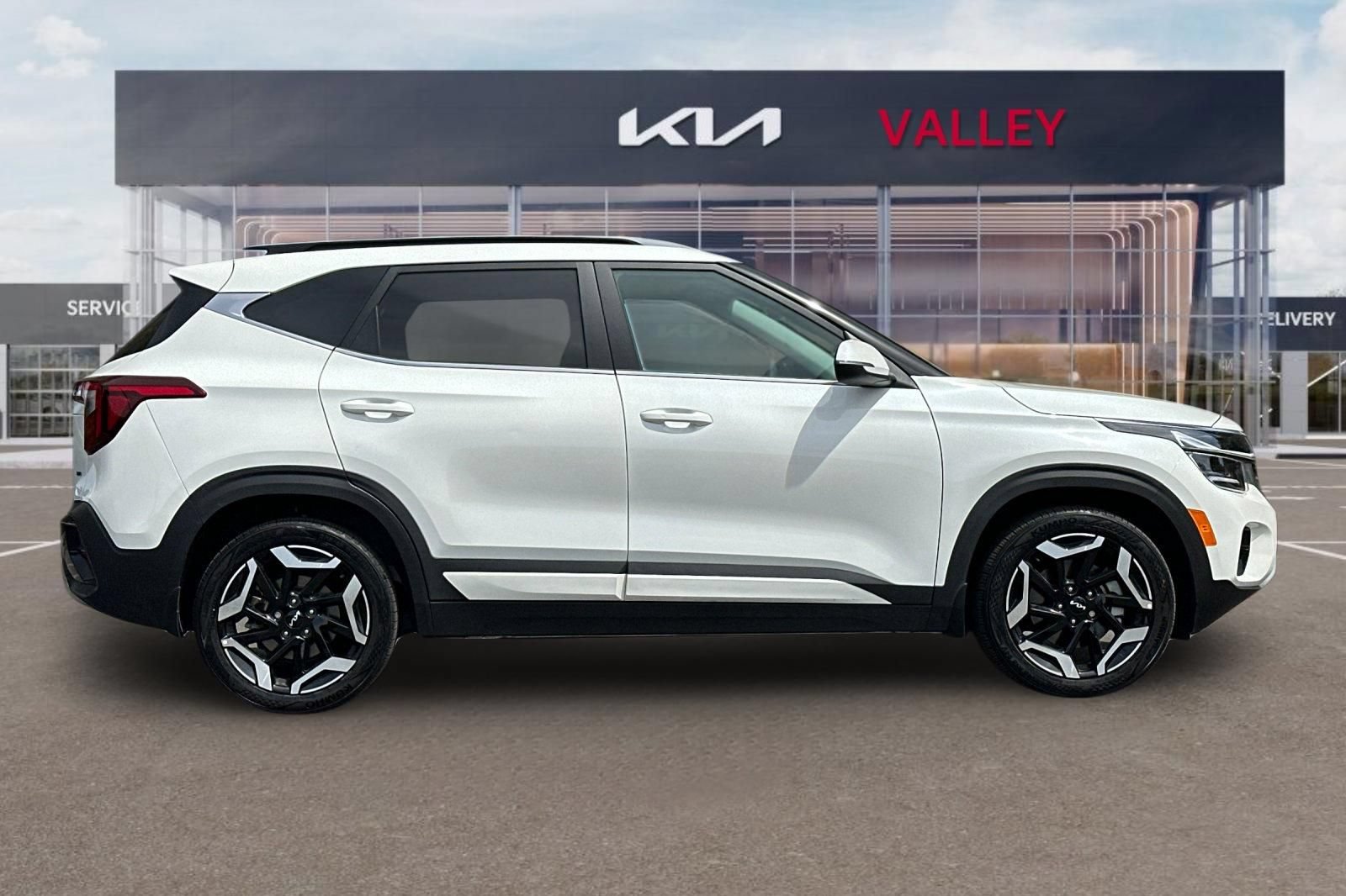 Certified 2024 Kia Seltos SX w/ SX Sunroof Package AWD/4WD image 3