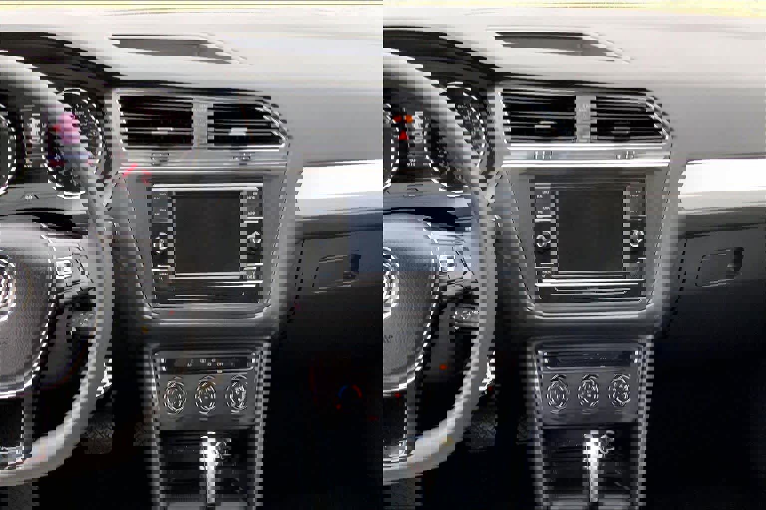 Used 2020 Volkswagen Tiguan S image 7