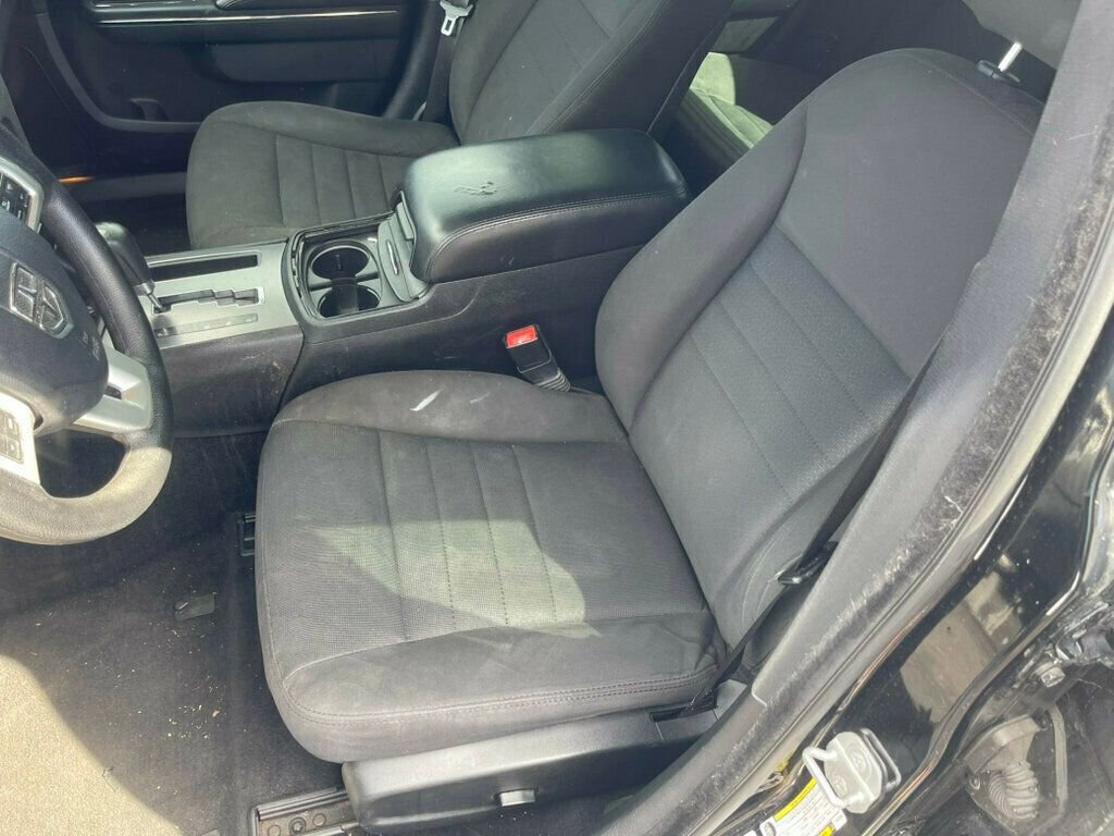 Used 2014 Dodge Charger SE RWD image 9