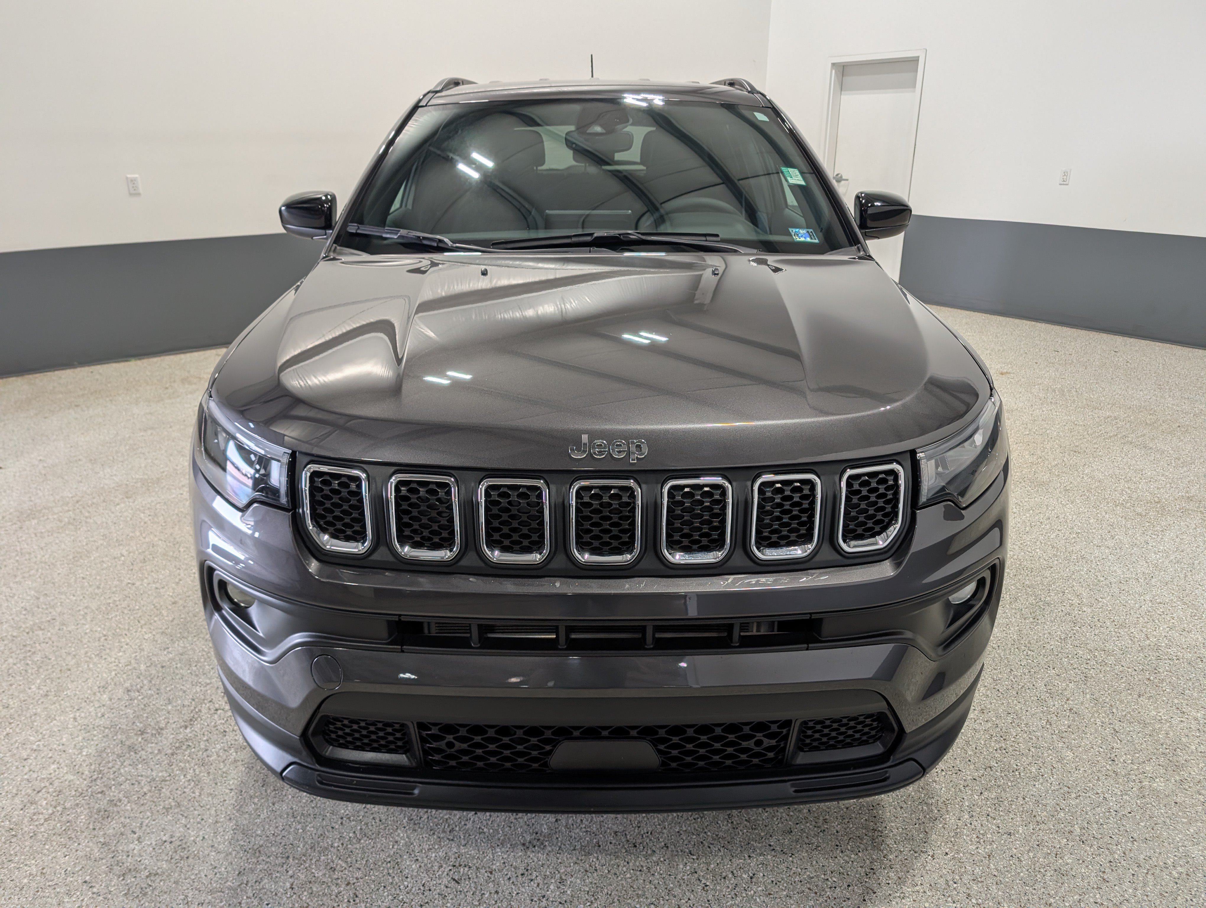 Used 2024 Jeep Compass Latitude AWD/4WD image 8