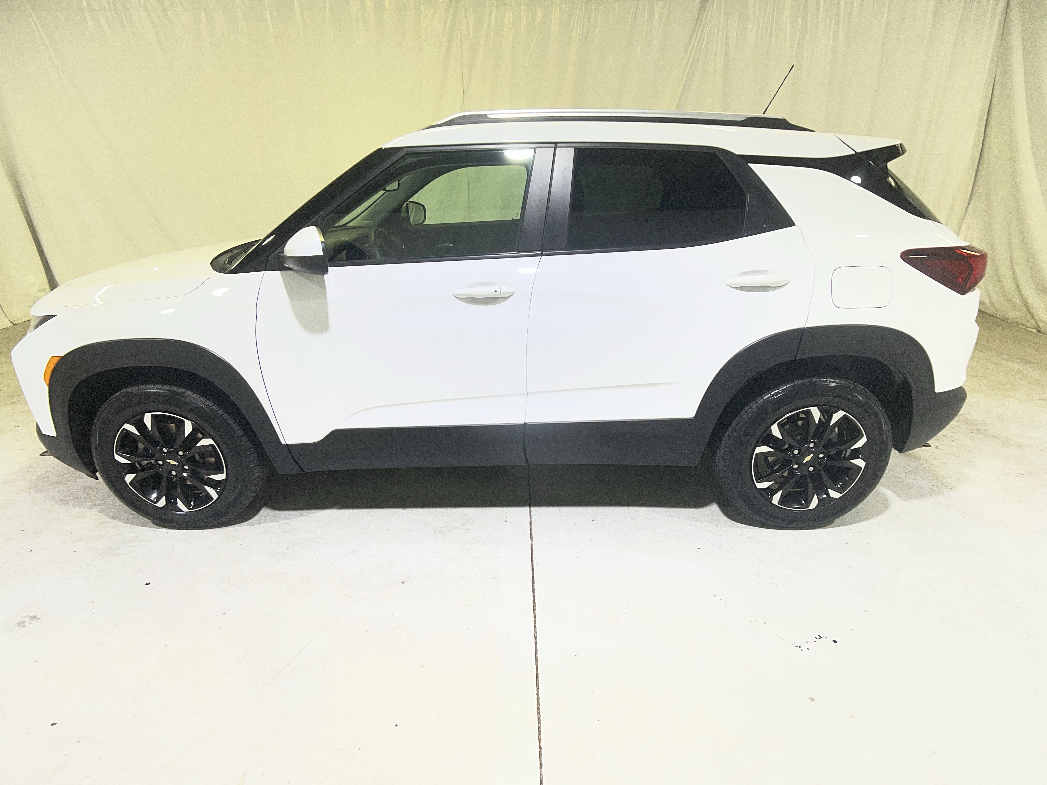 Used 2023 Chevrolet TrailBlazer LT w/ Convenience Package AWD/4WD image 7