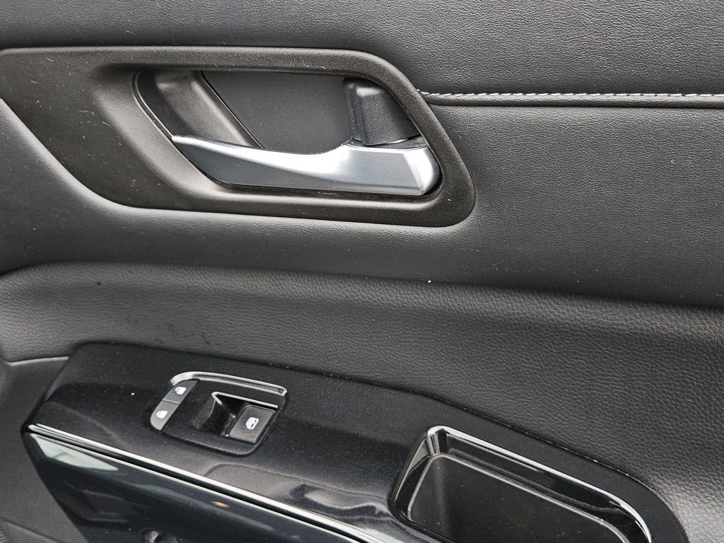 Used 2022 Nissan Pathfinder SV w/ SV Premium Package FWD image 33