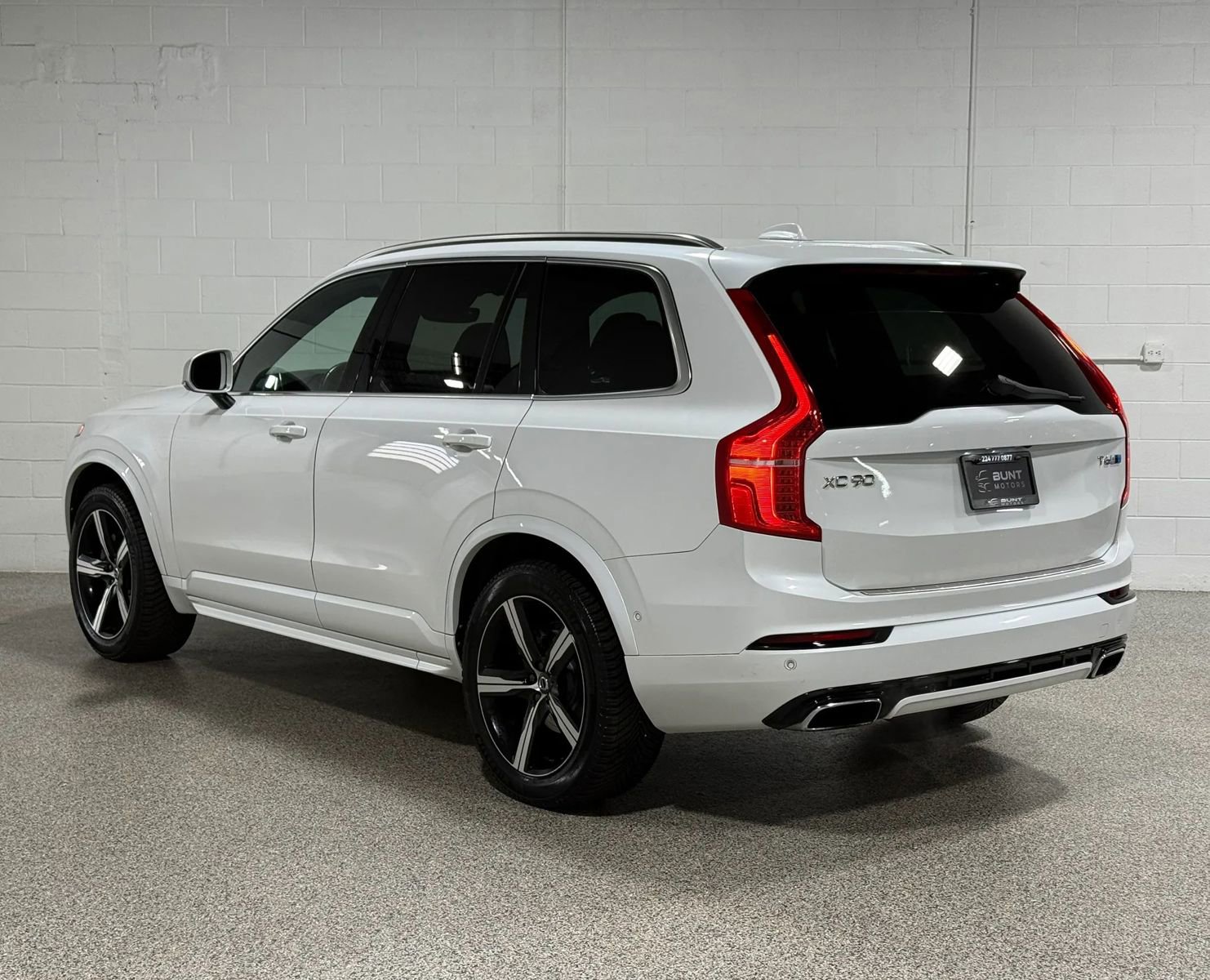 Used 2017 Volvo XC90 T6 R-Design w/ Vision Package AWD/4WD image 8