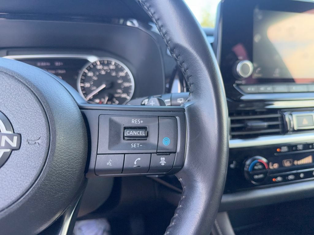 Used 2024 Nissan Pathfinder SV AWD/4WD image 17
