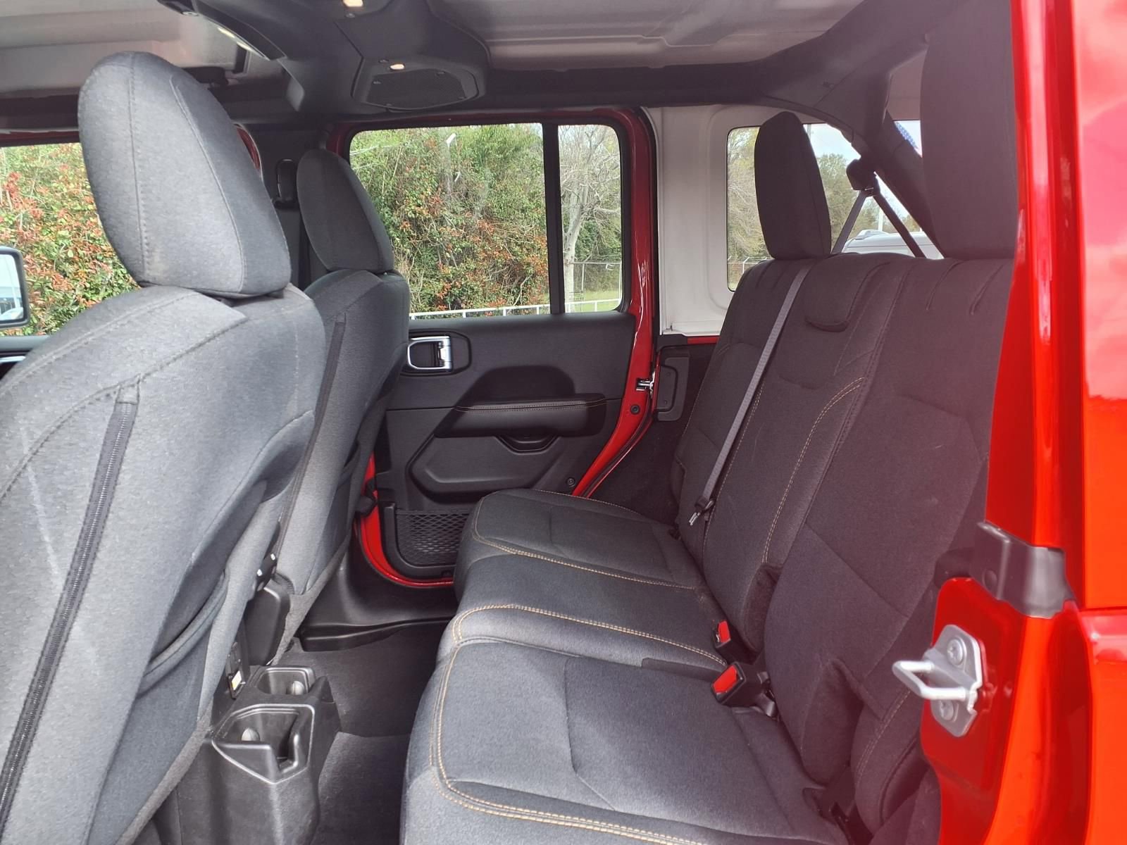 Used 2025 Jeep Wrangler Sahara image 18