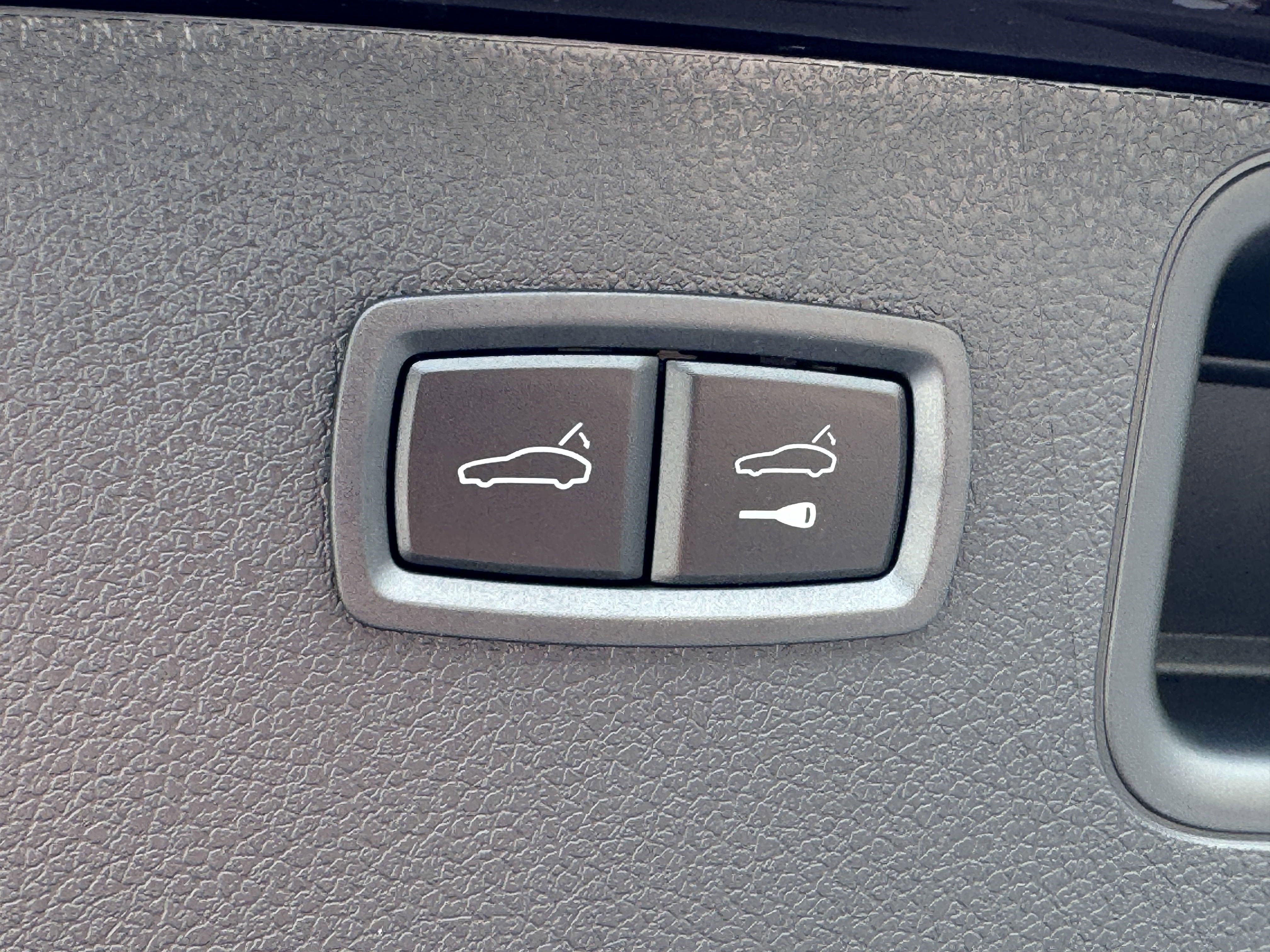 Certified 2025 Porsche Macan image 16