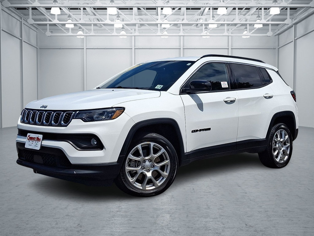 Used 2024 Jeep Compass Latitude AWD/4WD image 5