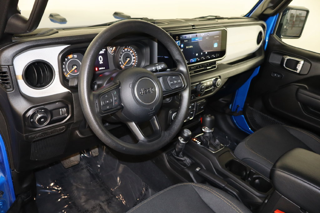 Used 2025 Jeep Wrangler Unlimited Sport AWD/4WD image 24