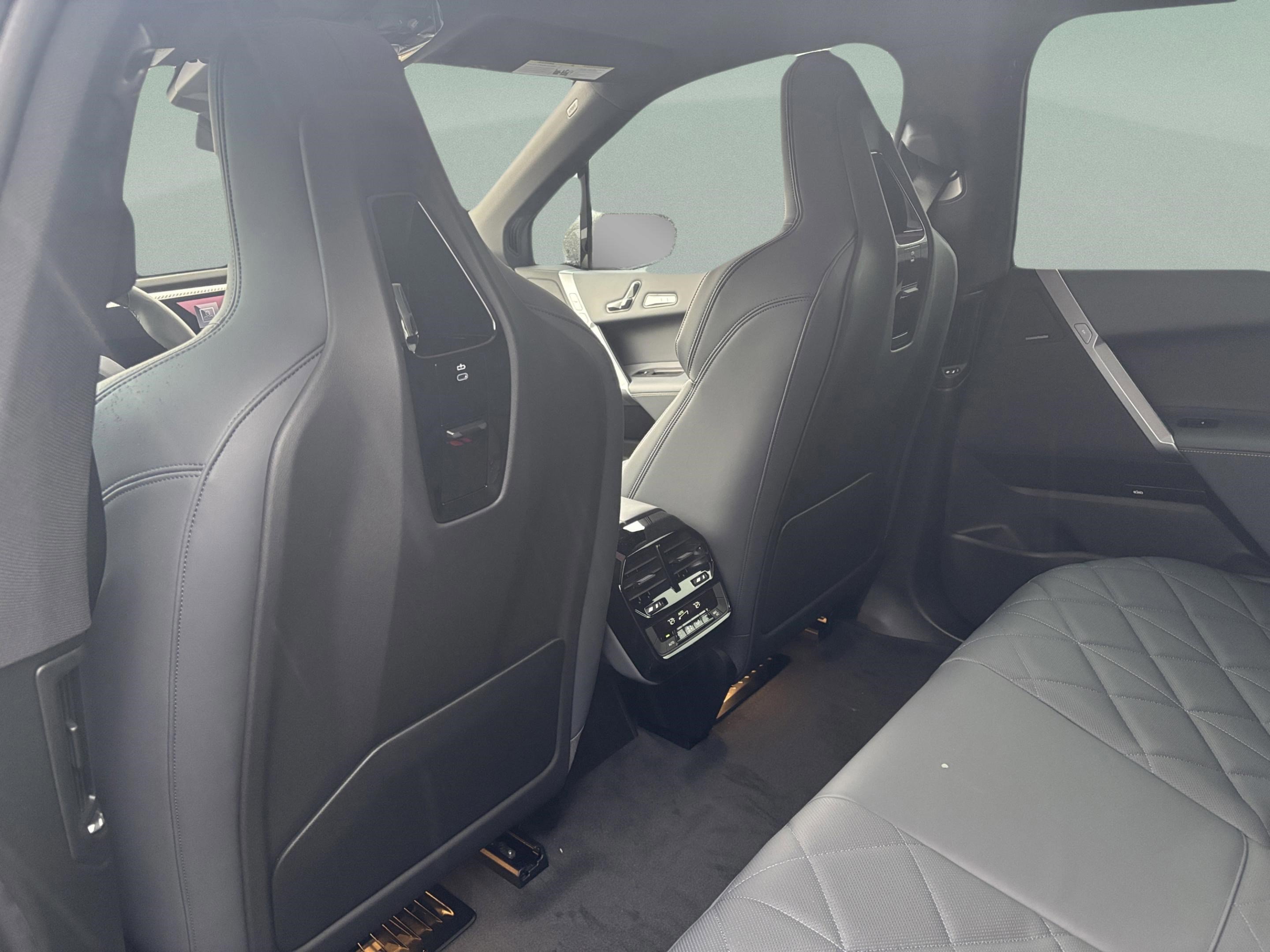 New 2026 BMW iX xDrive60 w/ M Sport Package image 27