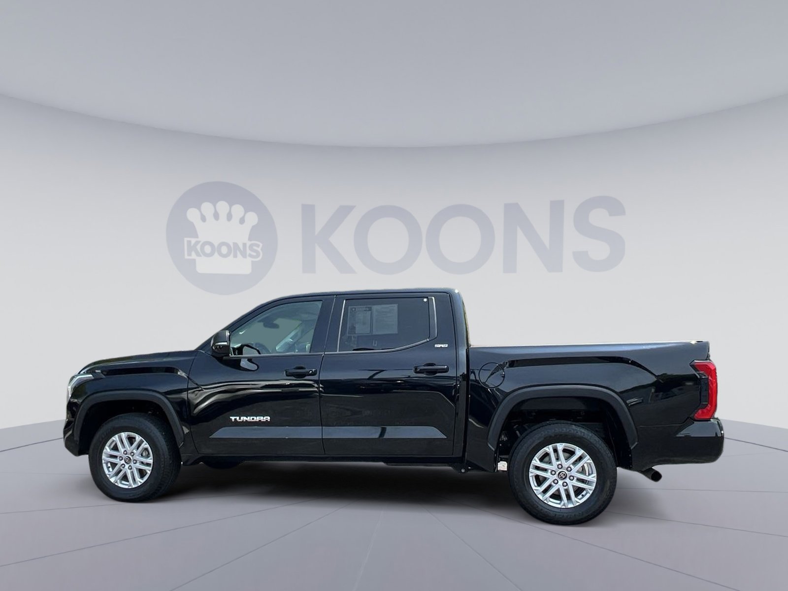 Used 2023 Toyota Tundra SR5 w/ SR5 Premium Package AWD/4WD image 5