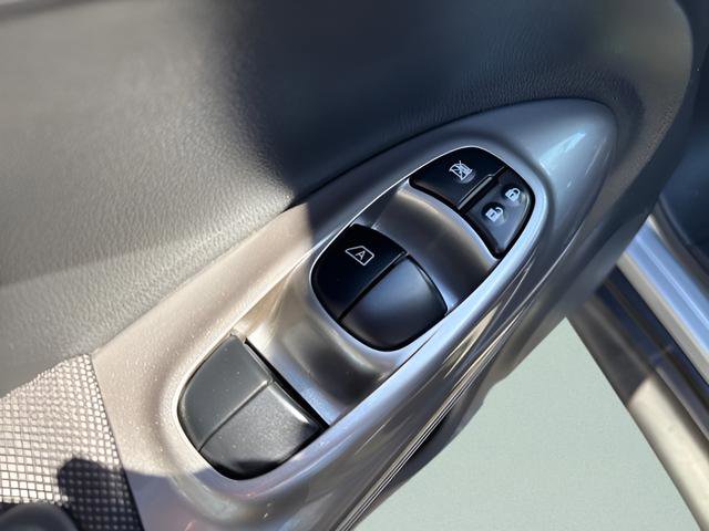 Used 2012 Nissan Juke SV image 16