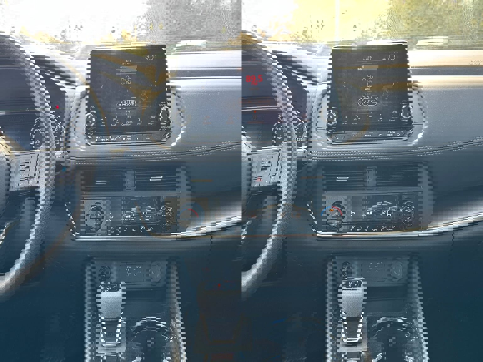 Used 2024 Nissan Rogue SV image 15