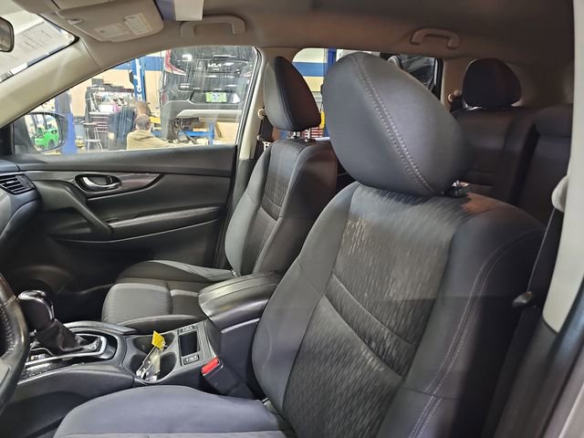 Used 2018 Nissan Rogue SV image 19