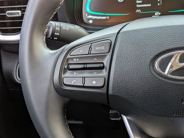 Used 2025 Hyundai Venue SEL image 15