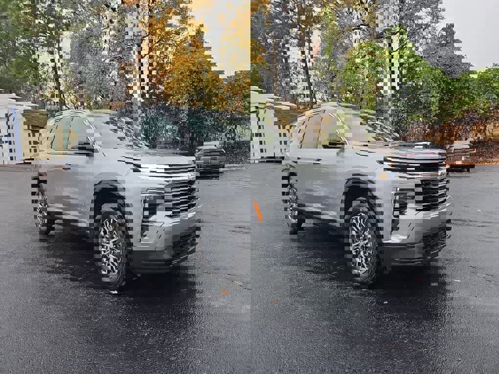 Used 2025 Chevrolet Traverse LT