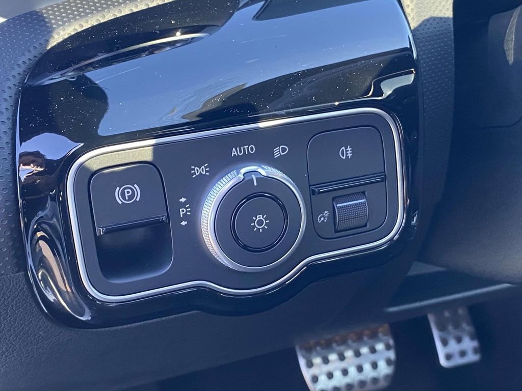 Certified 2025 Mercedes-Benz CLA 250 image 17