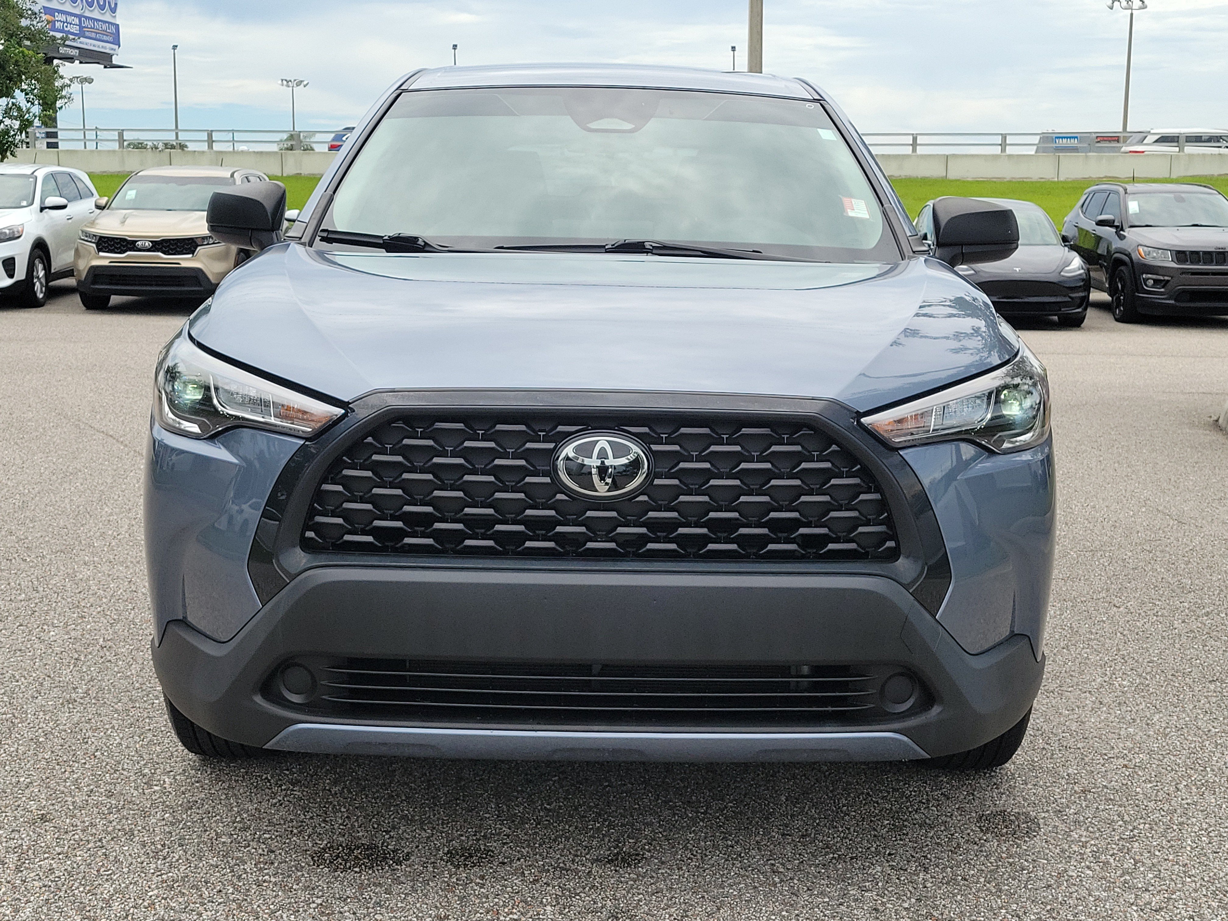 Used 2024 Toyota Corolla Cross L FWD image 3