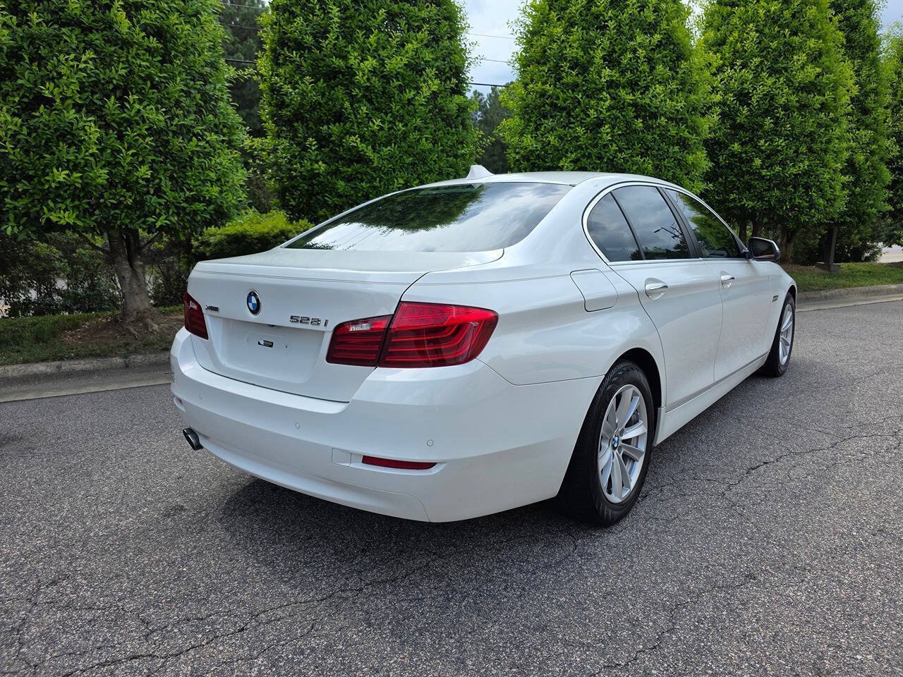 Used 2016 BMW 528i xDrive Sedan AWD/4WD image 5