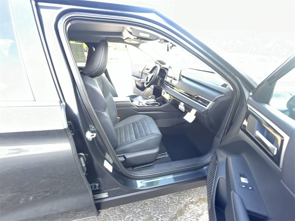 New 2025 Mitsubishi Outlander SE image 25