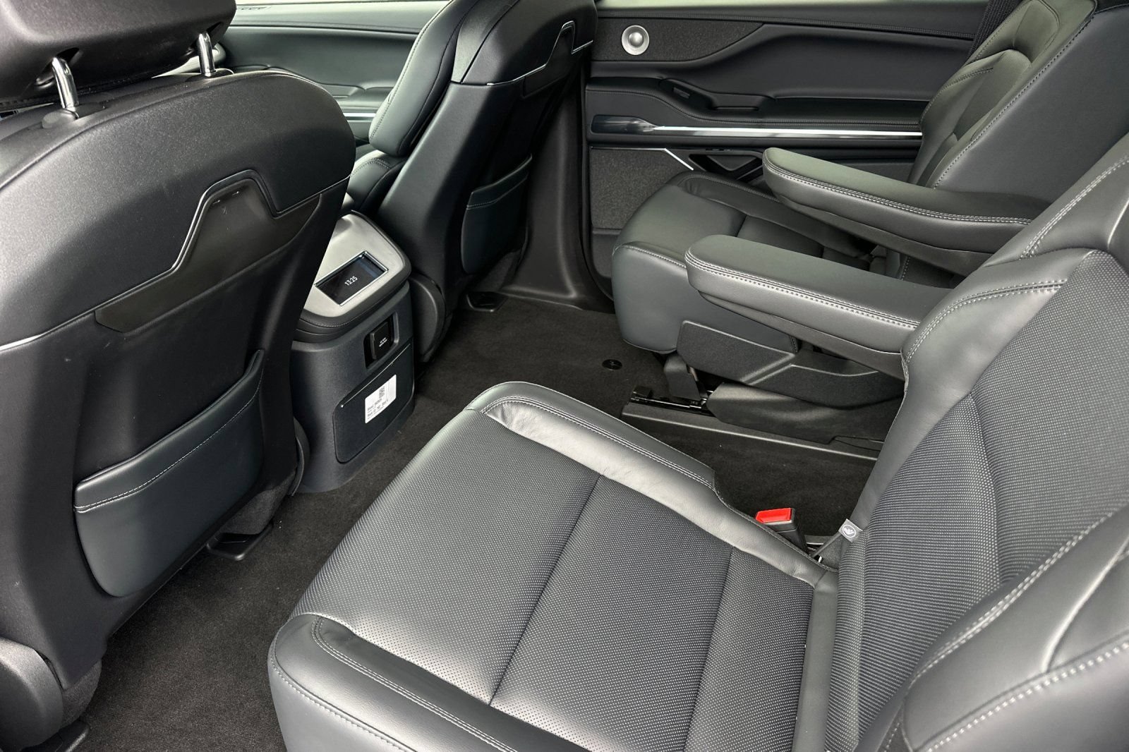 New 2026 Lincoln Navigator Reserve w/ Jet Appearance Package AWD/4WD image 11