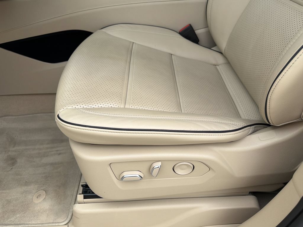 Certified 2023 Cadillac Escalade Premium Luxury RWD image 22