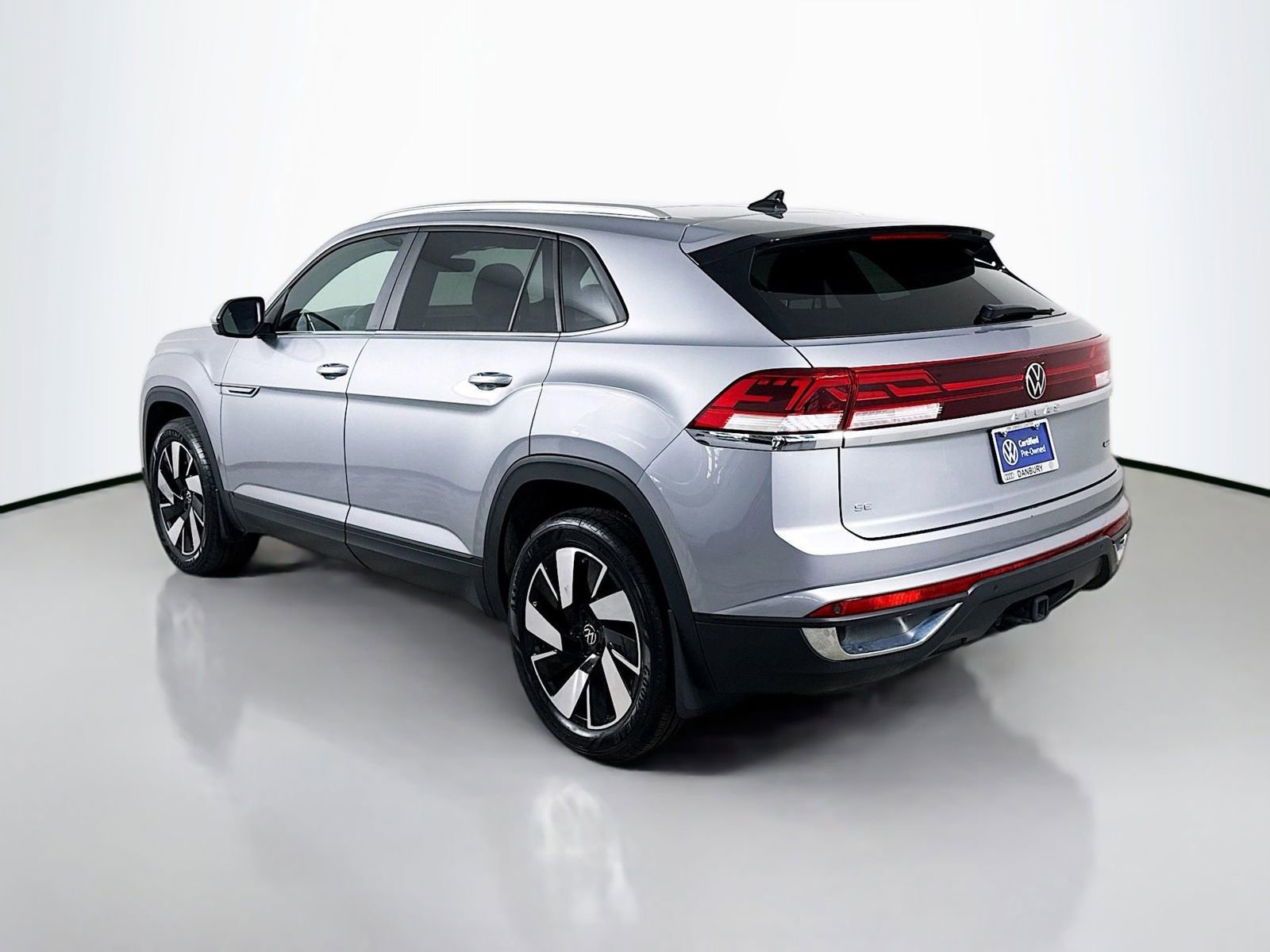 Certified 2024 Volkswagen Atlas Cross Sport SE w/ Panoramic Sunroof Package AWD/4WD image 3