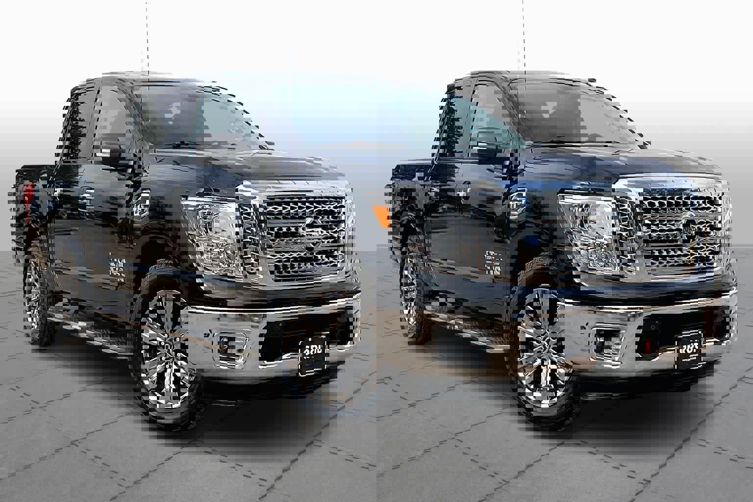 Used 2017 Nissan Titan SV image 2