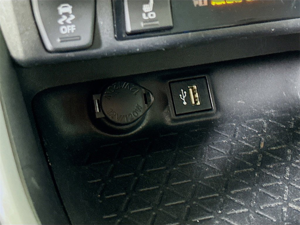 Used 2023 Toyota RAV4 XLE w/ Convenience Package image 30